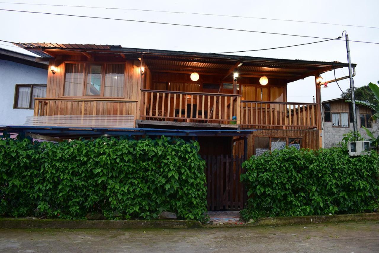 Hostal Los Farolitos Mindo Extérieur photo