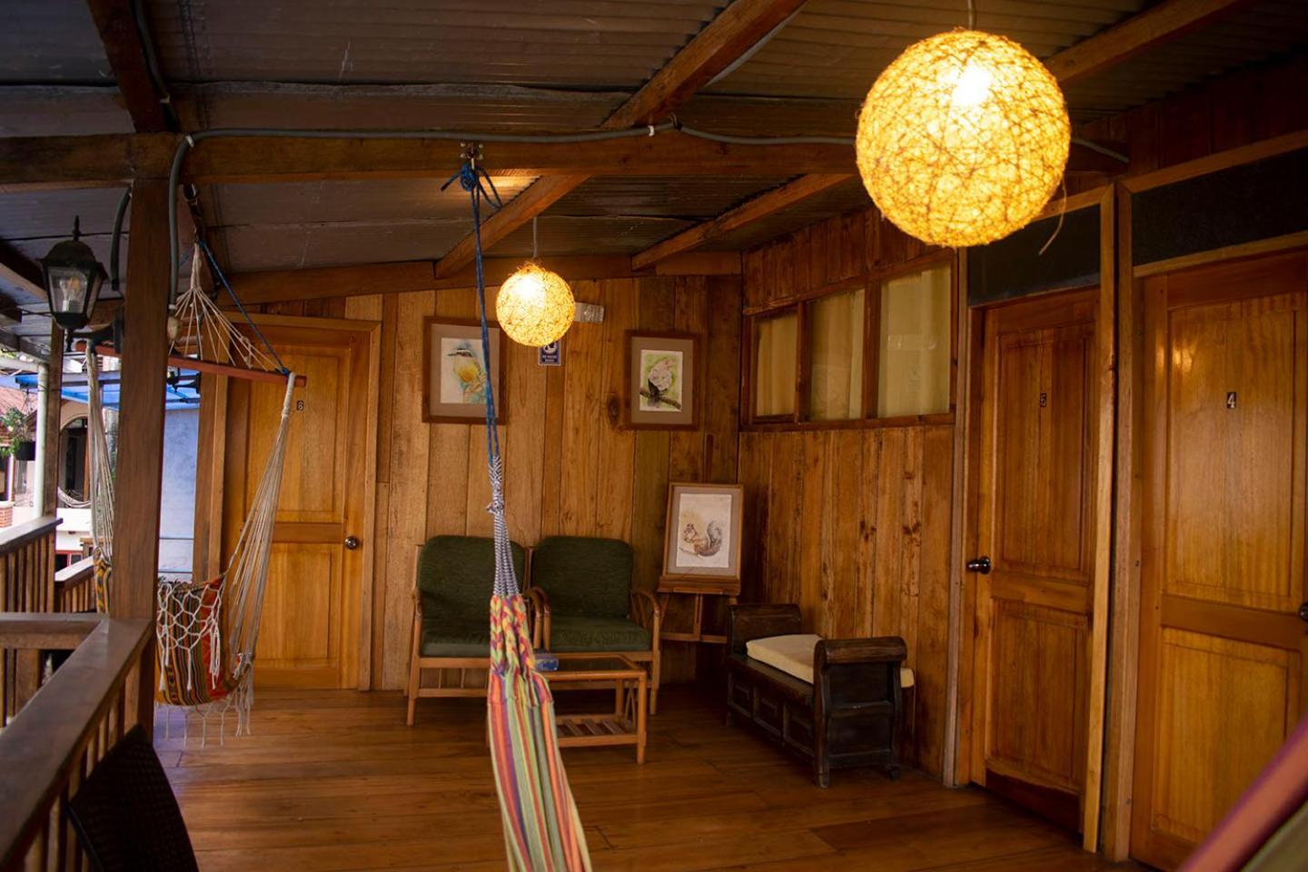 Hostal Los Farolitos Mindo Extérieur photo